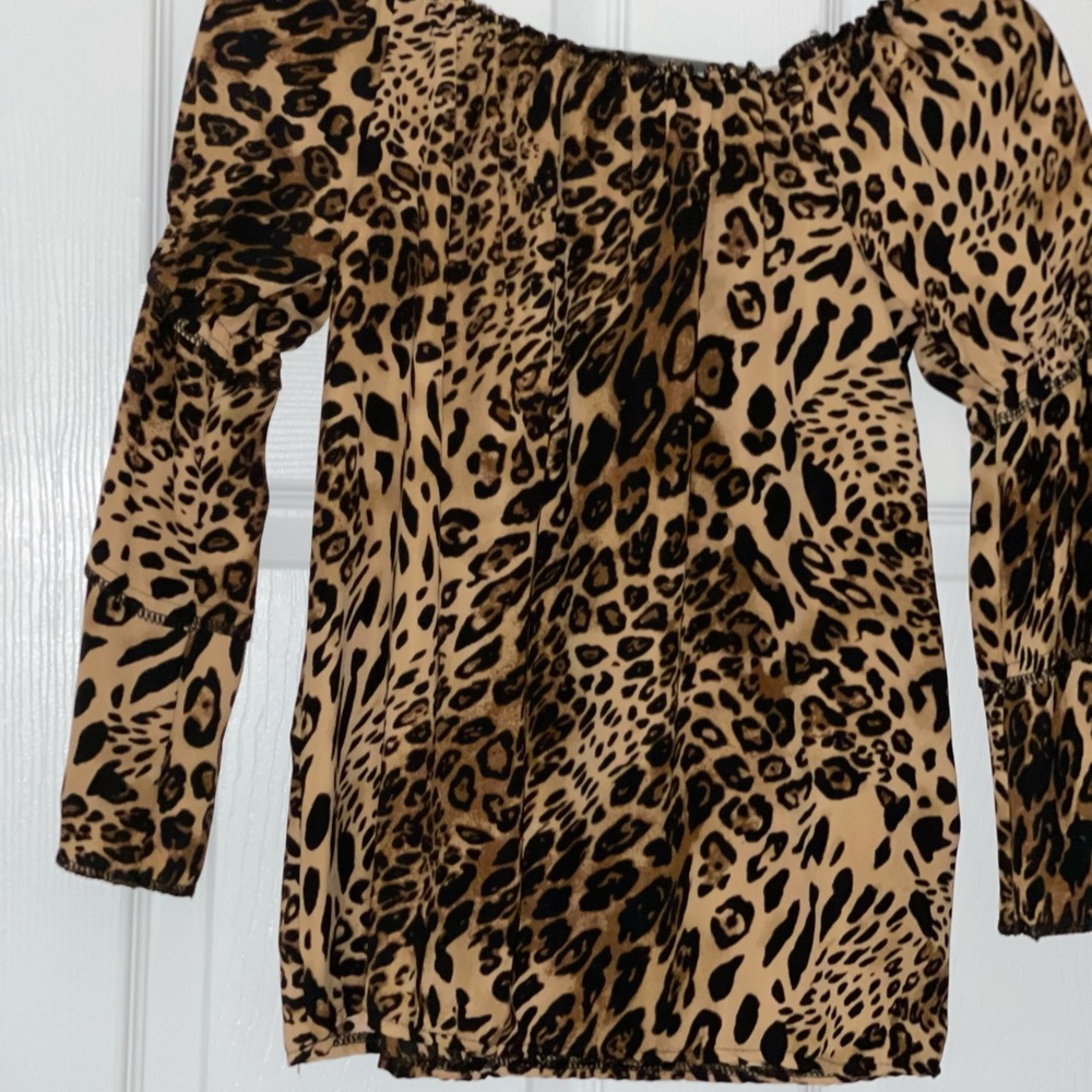 Off shoulder leopard shirt